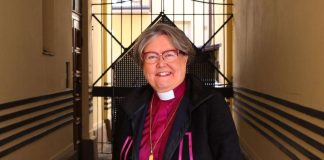 Ensimmäistä kertaa jaettu Minna Canth -palkinto piispa Irja Askolalle