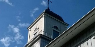 Taivalkoskella luvassa erikoinen maanantai – seurakunta myy aneita markettien auloissa