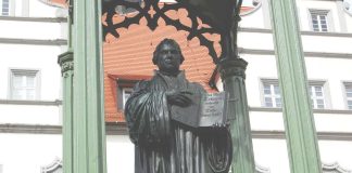 Lutherin 95 teesistä julkaistiin uusi suomennos – näin kääntyy tunnettu aneiden myyjän iskulause