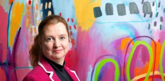 ”Nykytaiteen kieli tavoittaa kirkossa ihmisiä, joita sanat eivät tavoita”, sanoo Laura Ohtonen