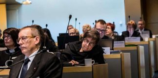 Kirkolliskokous tenttasi Kirkkohallitusta – vaalikampanja ja jumalanpalvelusyhteisöt askarruttivat