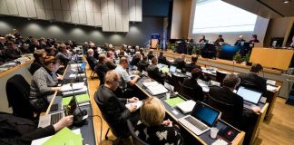 Kirkolliskokouksessa virisi kiinnostus tehdä papeista siviilivihkijöitä – ”Käännetään kaikki kivet”