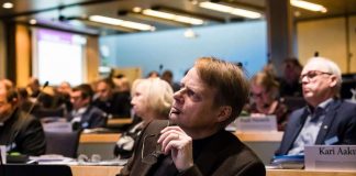 Kotimaa-podcast paketoi kirkolliskokousviikon: Mitkä olivat avioliittokeskustelun tunneviestit?