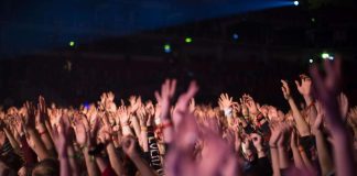 Kommentti: Maata Näkyvissä -festarit nosti taas näkyviin kirkon kipupisteen