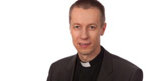 Ville Auvinen pyrkii arkkipiispaksi ja vastustaa naispappeutta – nyt hän kertoo, miten se toimisi