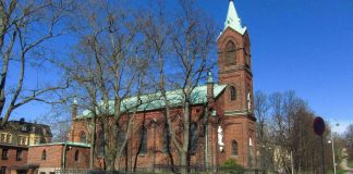 Katolilainen kirkostaan: ”Katolisilla papeilla on silta näkymättömään maailmaan”