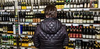 Vastuu siirtyy kuluttajalle – alkoholilain muutos korostaa kirkon ennakoivan päihdetyön merkitystä