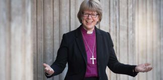 Englannin kirkon kolmanneksi korkeimpaan virkaan ensi kertaa naispuolinen pappi