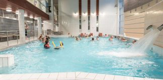 Oulussa on toimitettu upotuskasteita kaupungin uimahallissa normaaliin aukioloaikaan