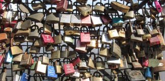 Kirkko aloittaa yhteistyön Vauva.fi-sivuston kanssa – perheneuvojat vastaavat kysymyksiin