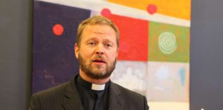 Piispa Teemu Laajasalo saattaa jäädä pois köyhyyskeskustelusta