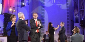 Presidenttiehdokkaat Kallion kirkossa – Venäjä ja ilmastonmuutos huolettivat, syntyvyys nauratti Nii