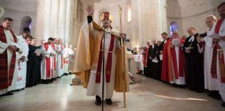 Munib Younanin seuraaja vihittiin virkaansa – kertoi saarnassa, mitä oppi edellisiltä piispoilta