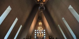 Asiantuntijaraportti: Kirkolta toivotaan rohkeampaa teologista työskentelyä ja mediaosaamista