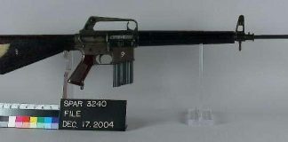 Moonilainen yhteisö pyytää jäseniään tuomaan hääseremoniaan kiväärinsä