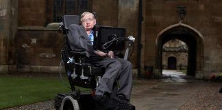 Edesmennyt Stephen Hawking rakensi tieteellistä maailmankuvaa mutta sai arvostusta myös paavilta