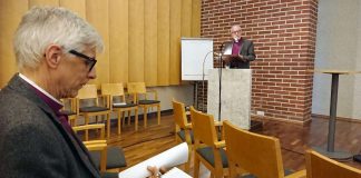 Piispa emeritus Juha Pihkala missiologisessa seminaarissa: Kaikissa uskonnoissa on jotain, johon kristillinen opetus voi liittyä