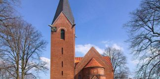 Hakaristi ja natsikirjoitukset poistettiin ilkivaltaisesti kirkonkellosta Saksassa