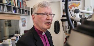 Seppo Häkkinen Piispan kyselytunnilla: Miksi minun pitäisi hävetä, että kaikki piispat ovat miehiä?