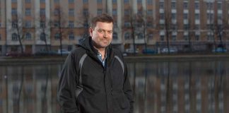 Jukka Relander kolumnissaan Ylellä: Kirkko puhuu uskonnosta kuin hiljaa kuiskaten