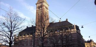 Myös Norrköpingin raatihuoneen kellot soittavat hittikappaletta edesmenneen artistin muistoksi