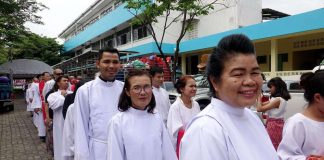 ”Tuntuu hienolta!” – Ensimmäiset naiset pappisvirkaan Thaimaassa