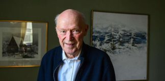 Eläkkeellä oleva pankinjohtaja Ahti Hirvonen pöllyttää pamfletissaan kirkon taloudenpitoa