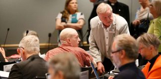 Kahdeksan edustajan aloite jatkoon – ”Uusi vaalitapa estäisi kirkon kahtiajaon toisella kierroksella”