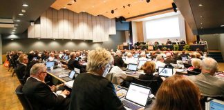 Piispa Salmi: Yliopisto yritti estää minua pitämästä hartautta teologeille – Uskonnonvapaus kiihdytti kirkolliskokousta