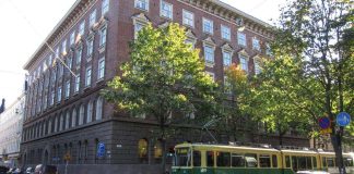 Piispa Teemu Laajasalo myönsi rovastin arvonimen kuudelle papille – katso, ketkä sen saivat