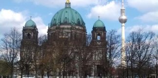 Poliisi ampui aggressiivisesti käyttäytynyttä miestä Berliinin tuomiokirkossa