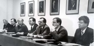 Mysteerikuva: Mitkä miehet koolla ja missä?