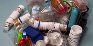 Indonesiassa imaamit saarnaavat muovijätettä vastaan