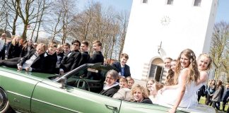 Ylettömän komeat rippijuhlat ovat buumi Tanskassa – tekevät luokkaerot näkyviksi myös kirkossa