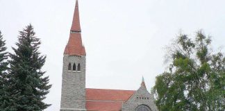 Tampereen tuomiokirkon konsertissa virsiä ja työväenlauluja – ”Täysin palkein ja hyvässä sovussa”