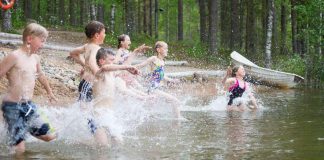 Vajaat 400 Oulun seurakuntien 10-vuotiasta aloitti suurleirin – ”Älä soita lapselle, onko ikävä”