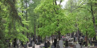 Hautakoristeita varastettu nyt myös Järvenpäästä ja Hangosta – Oudot tapaukset alkoivat Porvoosta