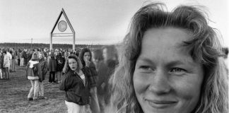 Mysteerikuva: Nuori nainen hengellisillä kesäjuhlilla?