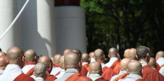 Tutkimuksen mukaan uskonnolliset ihmiset elävät noin neljä vuotta pidempään kuin ateistit