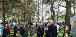 Kommentti: Tekeekö ulkopuolisuus herätysliikkeen juhlilla kävijästä toisen kylän kakaran?