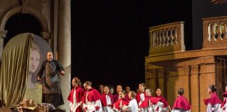 Raamatun henkilöitä, rukousta ja pakoa luostariin – näin kristinusko näkyy oopperoissa