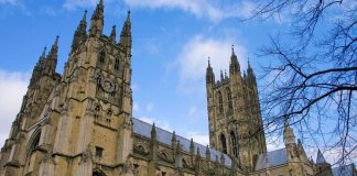 Säätiö varoittaa: Ilmastonmuutos uhkaa kirkkorakennuksia Britanniassa