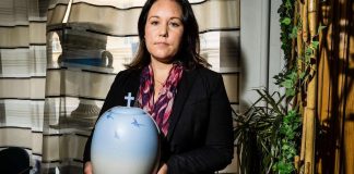 Yhä useampi vainaja tuhkataan, ja yhä useamman tuhka haudataan veteen