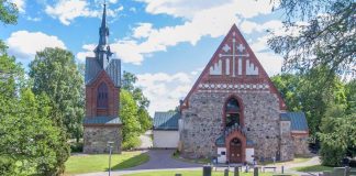 HS: Helsingin pitäjän kirkon hautausmaalta vietiin muistoesineitä ja kaadettiin kiviä