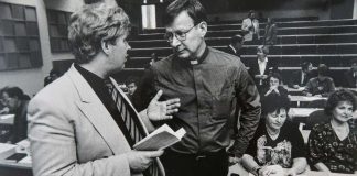 Mysteerikuva: Missä herrat keskustelevat?