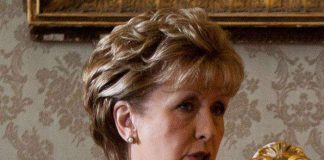 Irlannin ex-presidentti: Katolinen kirkko yritti sopia, etteivät viranomaiset penkoisi sen arkistoja