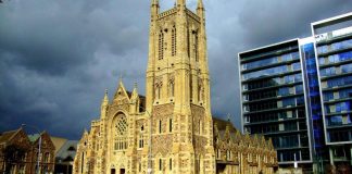 Australian entinen arkkipiispa suorittaa tuomionsa kotioloissa – syyllistyi hyväksikäytön peittelyyn