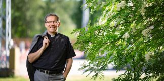 Oulun piispaksi valittu Jukka Keskitalo: Piispuus ei ole sooloilua, tulen hiippakuntaan jalkatyöhön