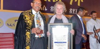 Suomen Lähetysseuran työntekijälle etiopialainen palkinto kuurojen hyväksi tehdystä työstä