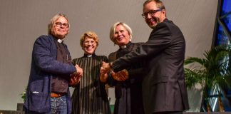 Yllätys tai ei – kysymys sateenkaariparien vihkimisestä sähköisti Espoon ensimmäisen piispapaneelin